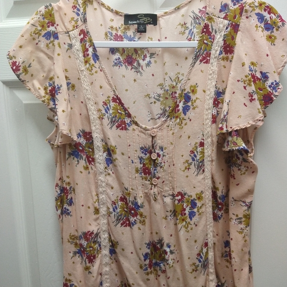 Suzanne Betro top